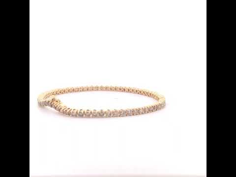 Rotating video showing the jewelry item