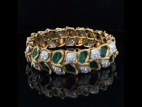 Rotating video showing the jewelry item