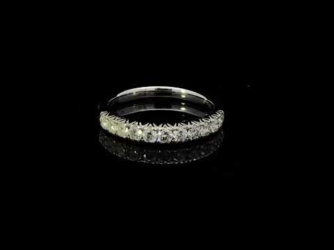Rotating video showing the jewelry item
