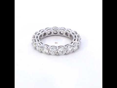 Rotating video showing the jewelry item