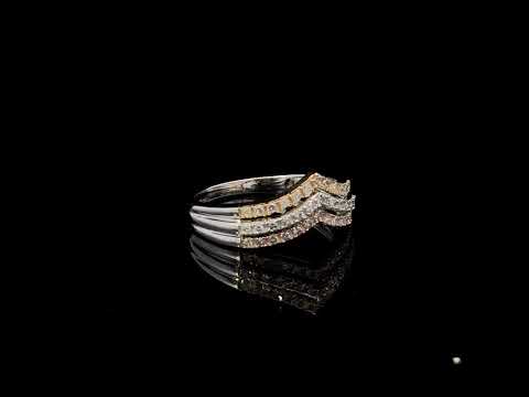 Rotating video showing the jewelry item