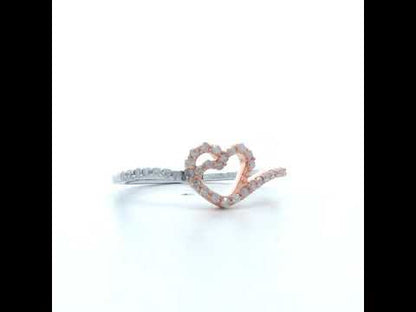 Rotating video showing the jewelry item