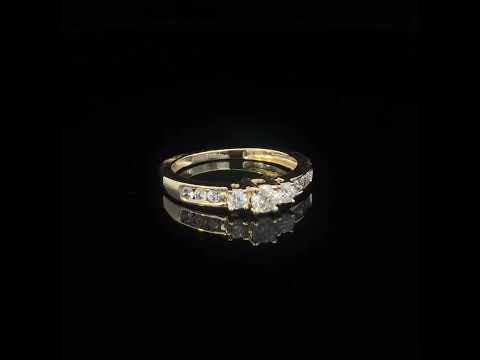 Rotating video showing the jewelry item