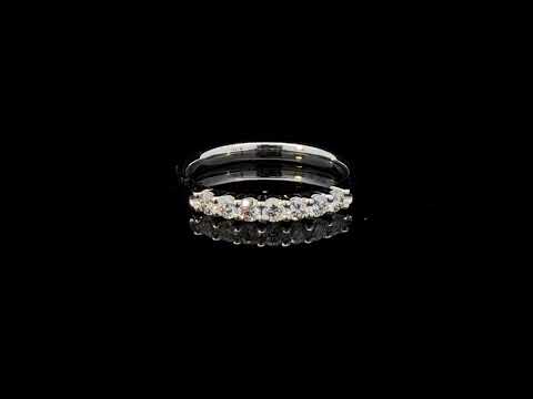 Rotating video showing the jewelry item