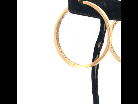 Rotating video showing the jewelry item