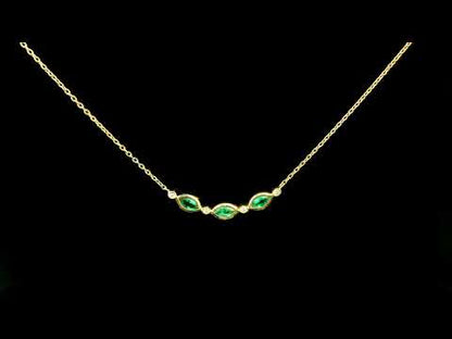 Rotating video showing the jewelry item