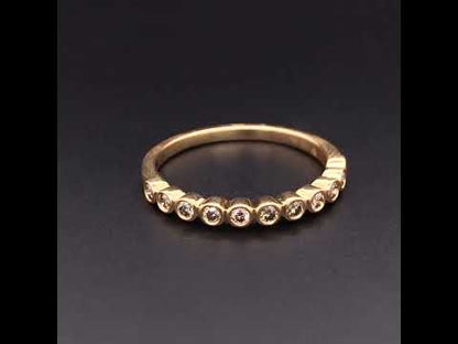 Rotating video showing the jewelry item