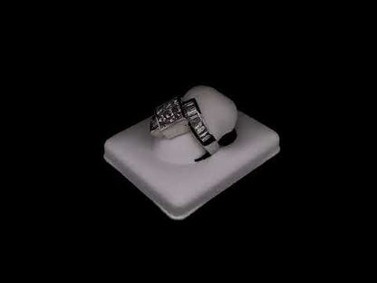 Rotating video showing the jewelry item