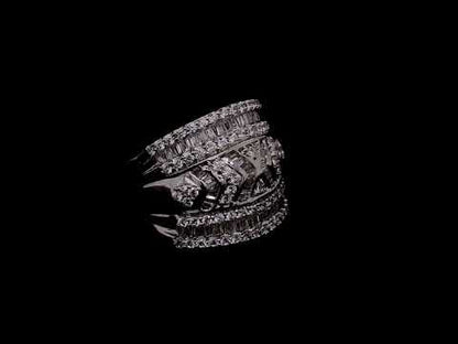 Rotating video showing the jewelry item