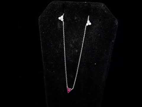 Rotating video showing the jewelry item
