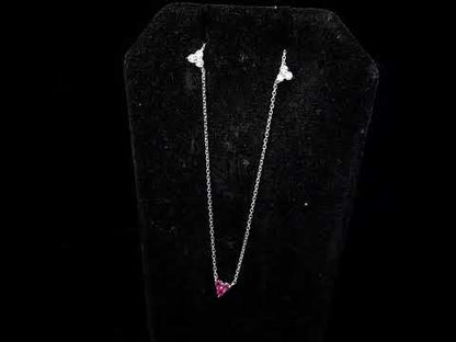 Rotating video showing the jewelry item
