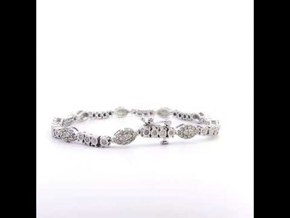 Rotating video showing the jewelry item