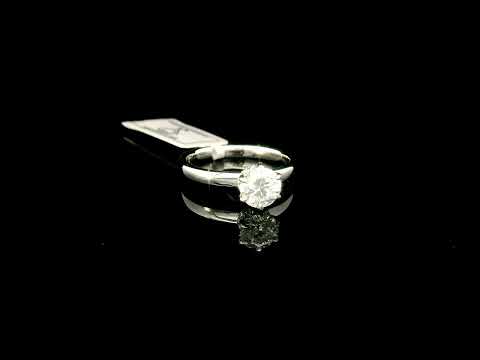 Rotating video showing the jewelry item