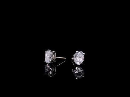 Rotating video showing the jewelry item