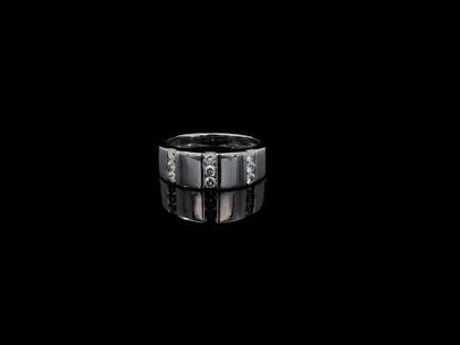 Rotating video showing the jewelry item
