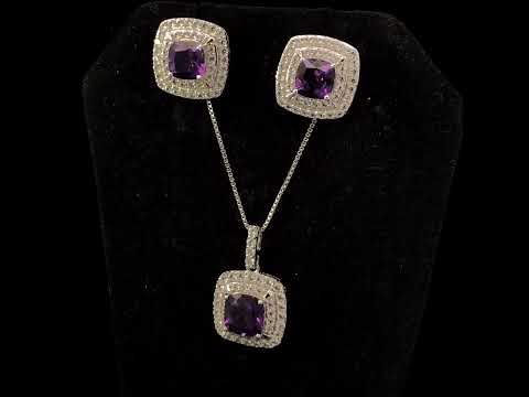 Rotating video showing the jewelry item