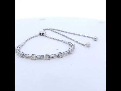 Rotating video showing the jewelry item