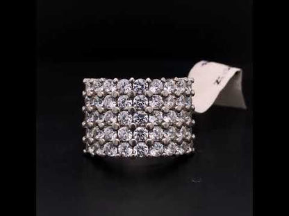 Rotating video showing the jewelry item