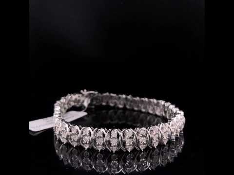 Rotating video showing the jewelry item