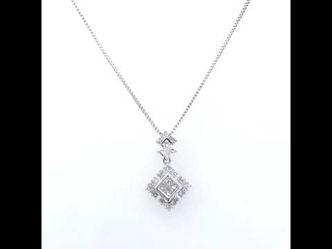 Rotating video showing the jewelry item