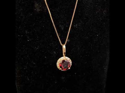 Rotating video showing the jewelry item
