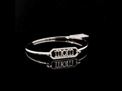 Rotating video showing the jewelry item