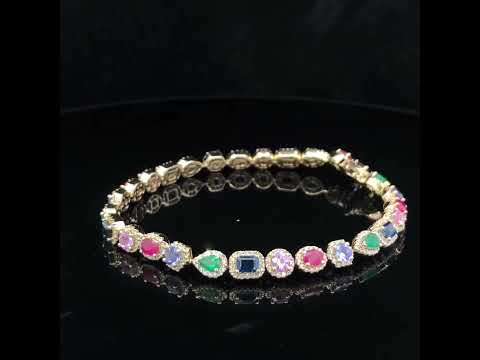Rotating video showing the jewelry item