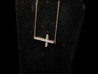 Rotating video showing the jewelry item