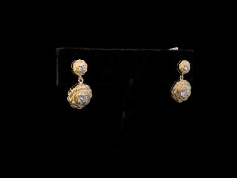 Rotating video showing the jewelry item
