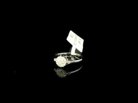 Rotating video showing the jewelry item