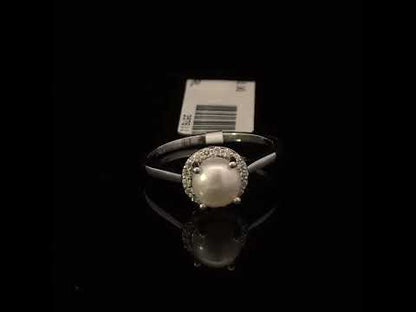 Rotating video showing the jewelry item