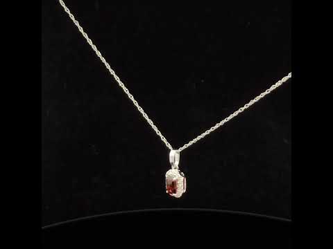 Rotating video showing the jewelry item
