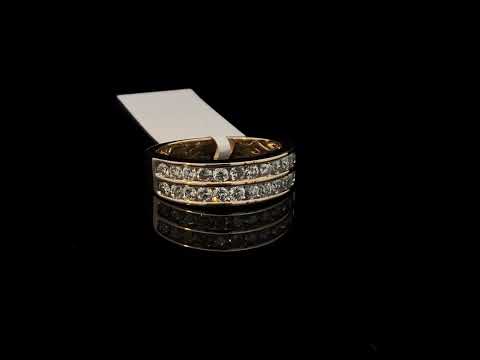 Rotating video showing the jewelry item
