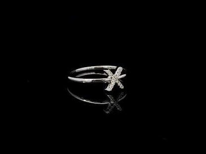 Rotating video showing the jewelry item
