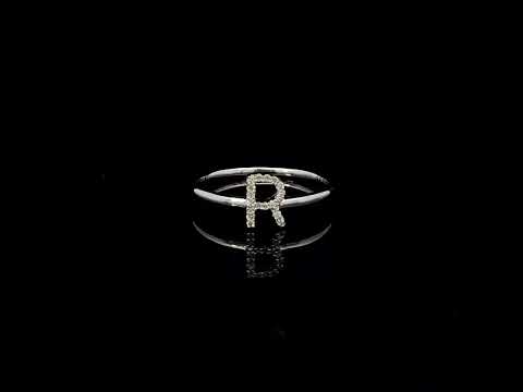 Rotating video showing the jewelry item