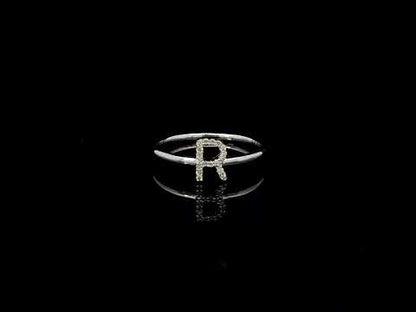 Rotating video showing the jewelry item