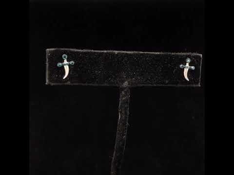 Rotating video showing the jewelry item