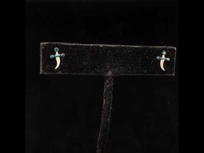 Rotating video showing the jewelry item