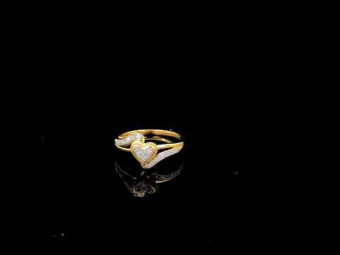 Rotating video showing the jewelry item