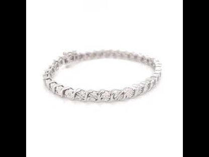 Rotating video showing the jewelry item