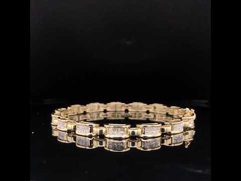 Rotating video showing the jewelry item