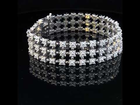 Rotating video showing the jewelry item