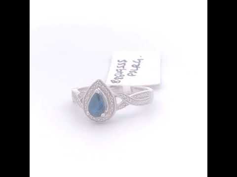 Rotating video showing the jewelry item