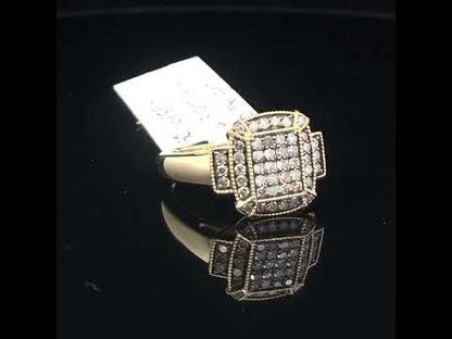 Rotating video showing the jewelry item