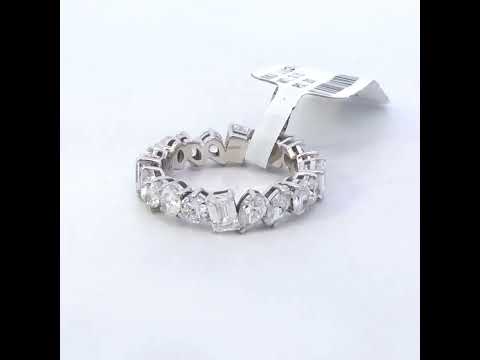 Rotating video showing the jewelry item