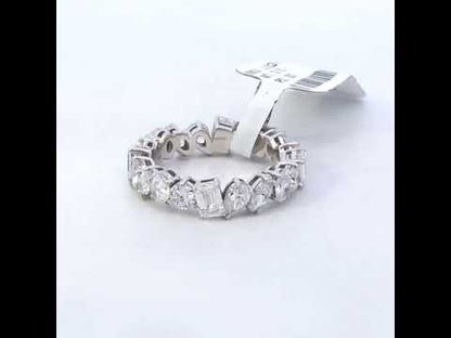 Rotating video showing the jewelry item