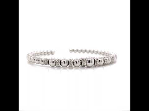 Rotating video showing the jewelry item