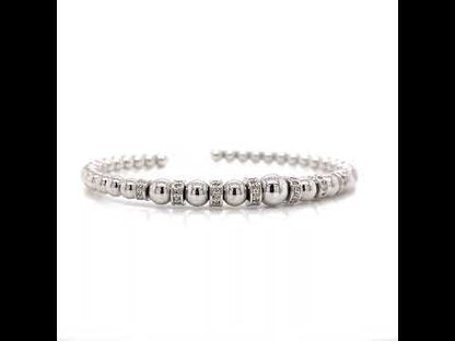 Rotating video showing the jewelry item