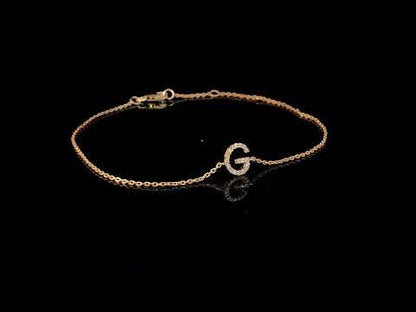 Rotating video showing the jewelry item