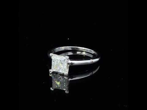 Rotating video showing the jewelry item